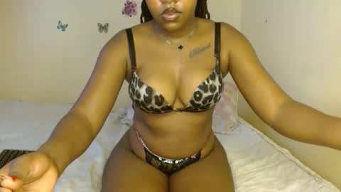 Snapshot of olivia_roxxyy chatting on 04.23.26 olivia online show from 04.23.26