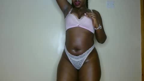 Snapshot of olivia_roxxyy chatting on 05.18.26 olivia online show from 05.18.26