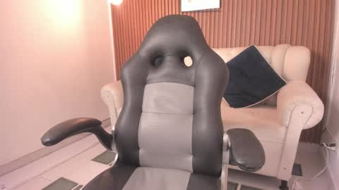 Snapshot of oliviaa_evans chatting on 02.08.25 Olivia Evangelista online show from 02.08.25