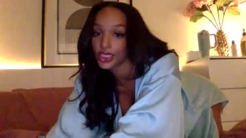 Snapshot of oliviaamara chatting on 05.20.26 oliviaamara online show from 05.20.26