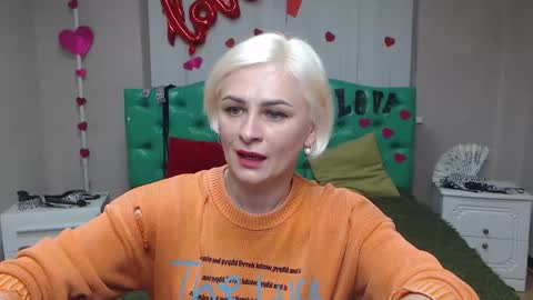 Snapshot of oliviahorst chatting on 09.18.25 OliviaHorst online show from 09.18.25