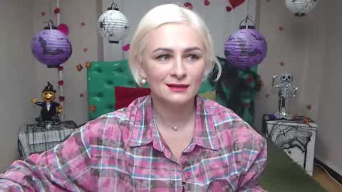 Snapshot of oliviahorst chatting on 10.25.25 OliviaHorst online show from 10.25.25