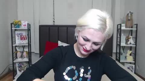 Snapshot of oliviahorst chatting on 11.27.25 OliviaHorst online show from 11.27.25