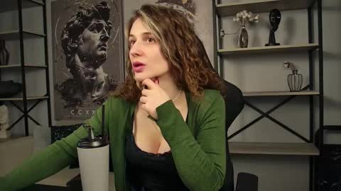 Snapshot of oliviamcclean chatting on 01.18.26 Liv online show from 01.18.26