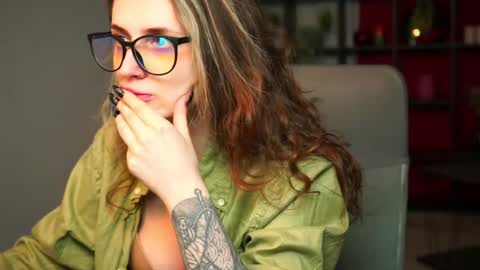 Snapshot of oliviamcclean chatting on 02.08.26 Liv online show from 02.08.26