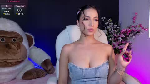 Olivia Mcneill  online show from 01.30.25