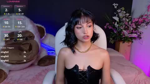 Olivia Mcneill  online show from 01.31.25