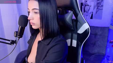 Olivia Mcneill  online show from 03.07.25