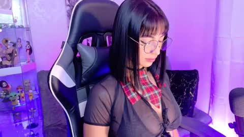 Olivia Mcneill  online show from 03.12.25