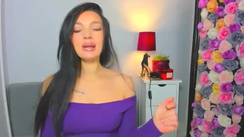 OliviaWomen online show from 11.15.25