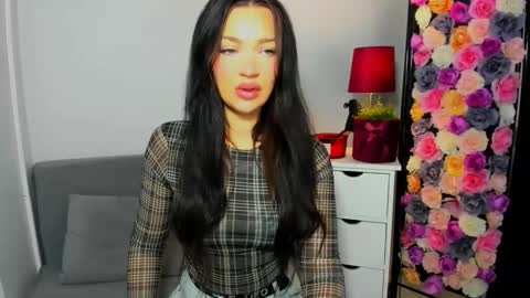 OliviaWomen online show from 11.23.25