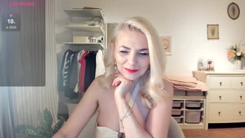 Snapshot of ollalla7 chatting on 10.26.25 ollalla7 online show from 10.26.25