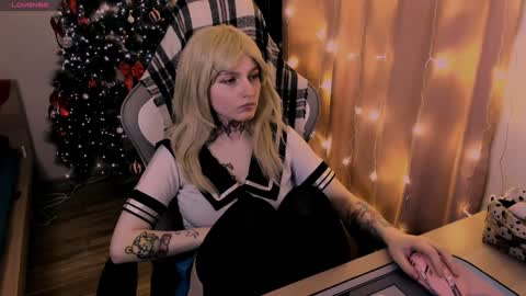 Snapshot of on_yxxx chatting on 02.08.25 on_yxxx online show from 02.08.25