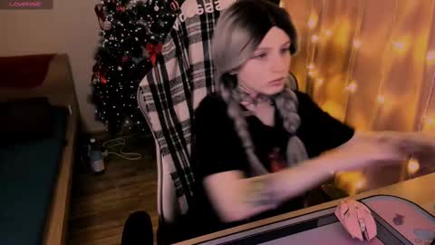 Snapshot of on_yxxx chatting on 02.15.25 on_yxxx online show from 02.15.25