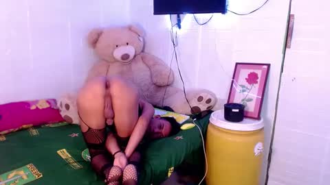 Snapshot of onebigloadxxx chatting on 03.11.25 Wyn Will serve you and be your slave online show from 03.11.25