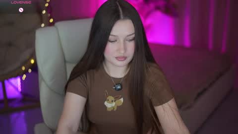 Snapshot of onelaya chatting on 04.22.26 L A Y A online show from 04.22.26