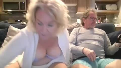Snapshot of oneoften1000 chatting on 01.12.25 couple mature milf bigboobs curvy mommydaddy online show from 01.12.25