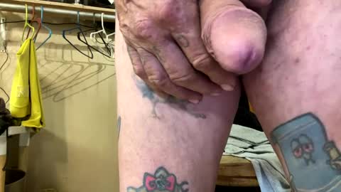 Snapshot of onesmallweenie chatting on 02.21.25 onesmallweenie online show from 02.21.25