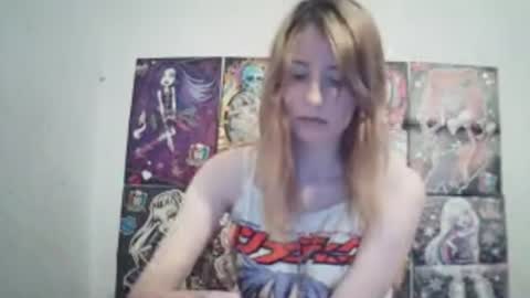 Snapshot of oniemilot chatting on 07.07.26 Elara online show from 07.07.26