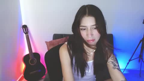 Snapshot of onlily chatting on 12.20.25 onlily online show from 12.20.25