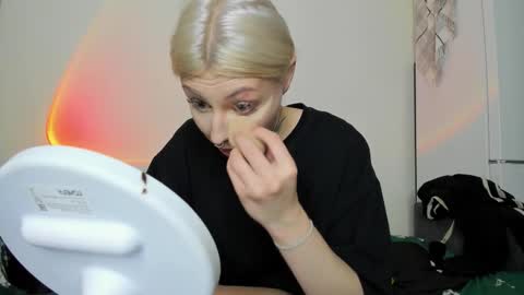 Snapshot of only_iva21 chatting on 10.27.25 Iva online show from 10.27.25