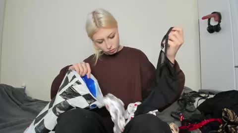 Snapshot of only_iva21 chatting on 11.15.25 Iva online show from 11.15.25