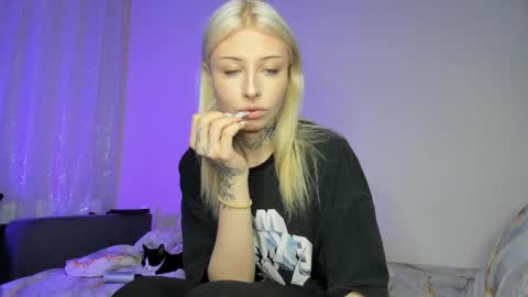 Snapshot of only_iva21 chatting on 11.30.25 Iva online show from 11.30.25