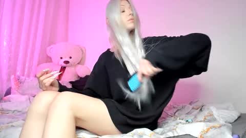 Snapshot of only_iva21 chatting on 12.15.25 Iva online show from 12.15.25