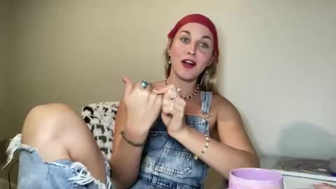 Snapshot of onyx_unleashed chatting on 12.14.25 onyx_unleashed online show from 12.14.25