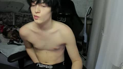 Snapshot of opiunarium chatting on 12.23.25 Bella and John online show from 12.23.25