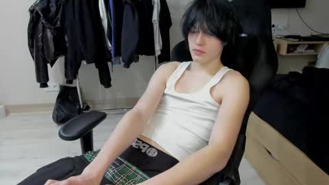 Snapshot of opiunarium chatting on 02.19.26 Bella and John online show from 02.19.26