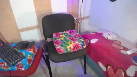 Snapshot of opraxbell chatting on 01.22.25 OpraxBell online show from 01.22.25