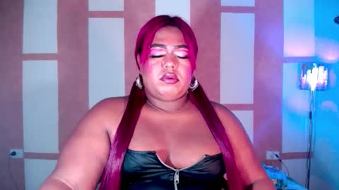 Snapshot of opraxbell chatting on 01.28.25 OpraxBell online show from 01.28.25