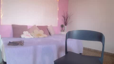 Snapshot of oralarson chatting on 01.09.26 Ora Larson online show from 01.09.26