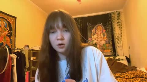 Snapshot of oralialafield chatting on 05.29.26 Leslie online show from 05.29.26