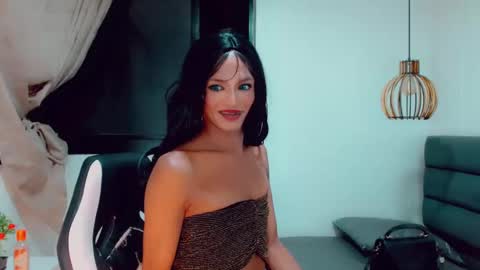 Snapshot of oriana_braom chatting on 01.19.25 Oriana braom online show from 01.19.25