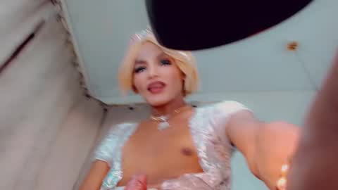 Snapshot of oriana_braom chatting on 01.28.25 Oriana braom online show from 01.28.25