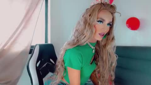 Snapshot of oriana_braom chatting on 02.15.25 Oriana braom online show from 02.15.25