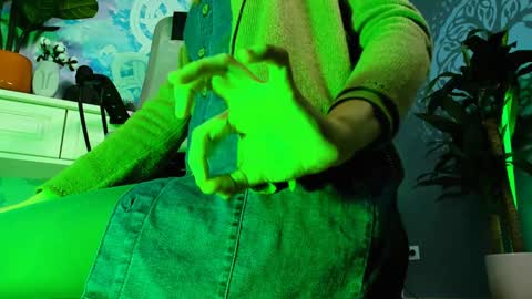 Orianna -  Hi Im into geek culture cosplay crafting LARP games. Shall we play DnD online show from 12.30.24