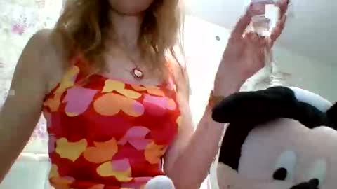 Snapshot of orivelle chatting on 11.28.25 orivelle online show from 11.28.25