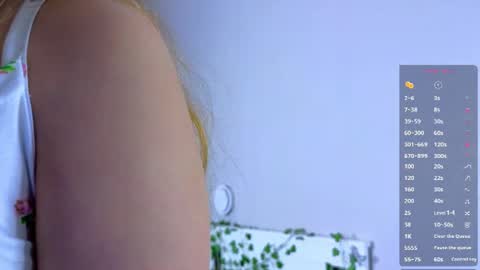 Snapshot of orivienne chatting on 06.11.26 Dolores online show from 06.11.26