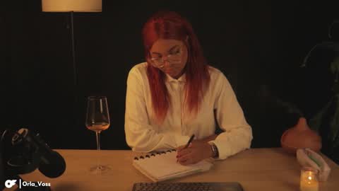 Snapshot of orla_voss chatting on 12.21.24 Orla online show from 12.21.24