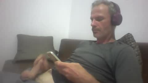 Snapshot of orwel09 chatting on 04.21.26 orwel09 online show from 04.21.26