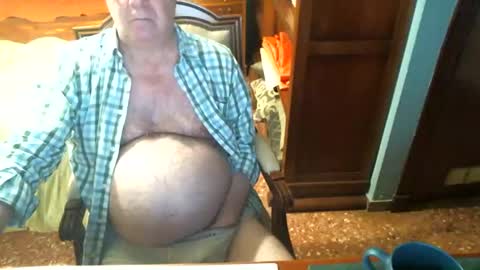 Snapshot of oscarw chatting on 12.09.24 Oscar online show from 12.09.24