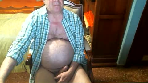 Snapshot of oscarw chatting on 12.26.24 Oscar online show from 12.26.24