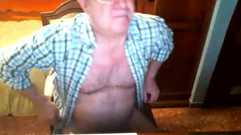 Snapshot of oscarw chatting on 12.29.24 Oscar online show from 12.29.24