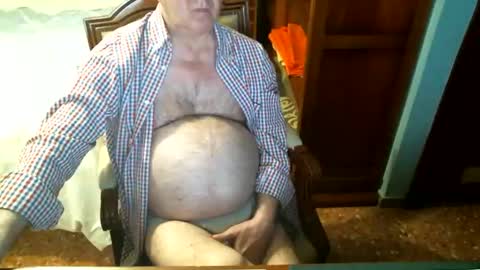 Snapshot of oscarw chatting on 02.03.25 Oscar online show from 02.03.25