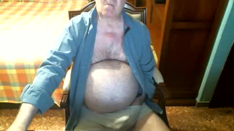 Snapshot of oscarw chatting on 10.05.25 Oscar online show from 10.05.25