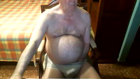 Snapshot of oscarw chatting on 10.12.25 Oscar online show from 10.12.25