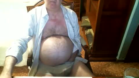 Snapshot of oscarw chatting on 10.18.25 Oscar online show from 10.18.25